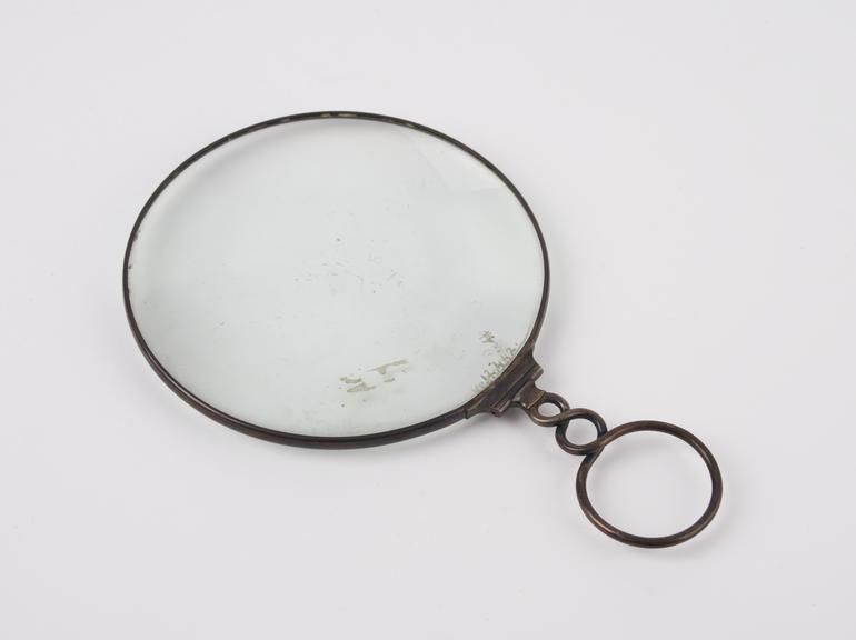 Magnifying glass, large circular convexed lens