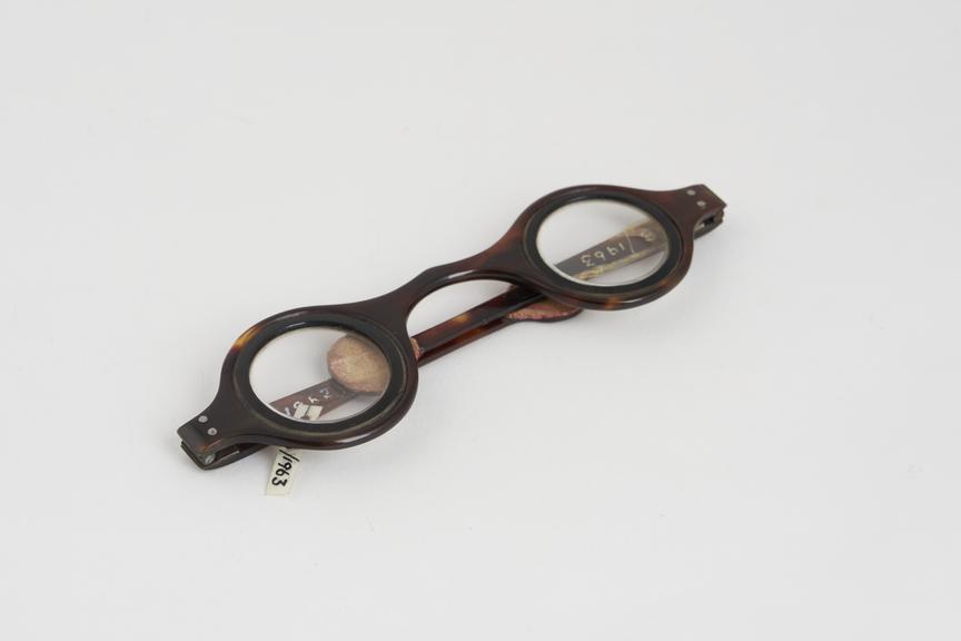 Spectacles, straight, tortoiseshell frame, horn inner rims