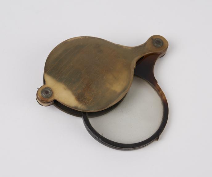 Magnifying lens in horn frame and case, European, 1750-1900