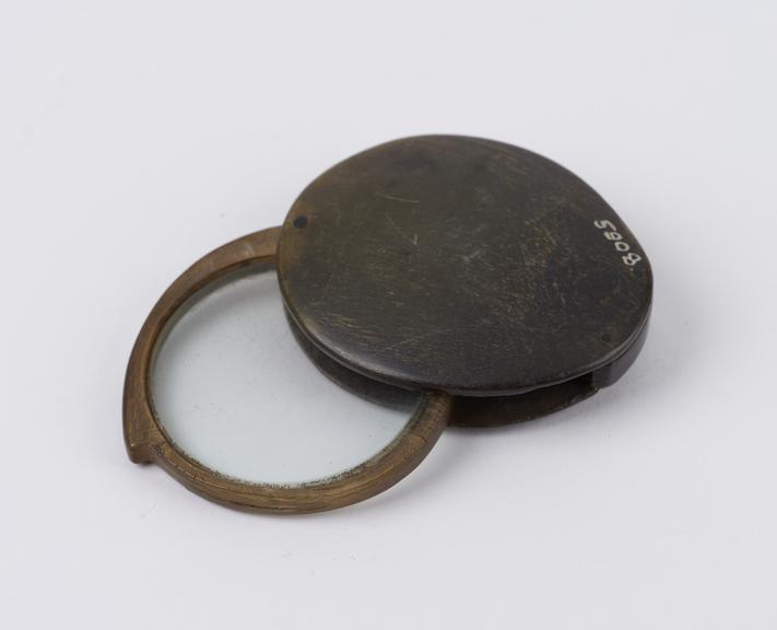 Magnifying lens in horn frame and case, European, 1750-1900