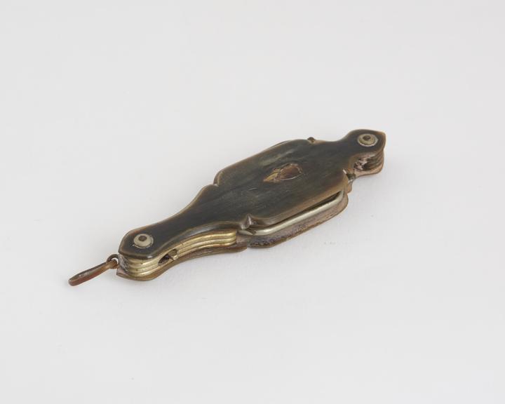 Hand, transverse folding, sprung spectacles, horn and metal
