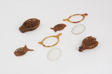 Hand folding spectacles