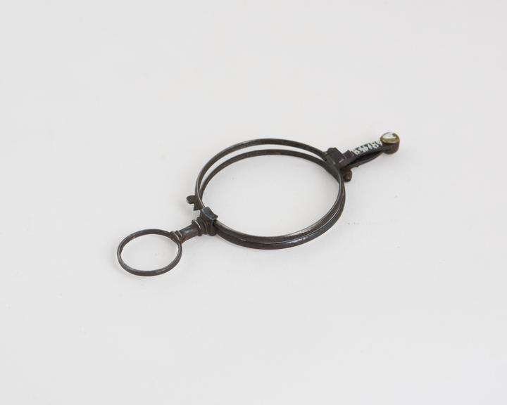 Hand, folding spectacles, blued steel(?), English, 1801-1850