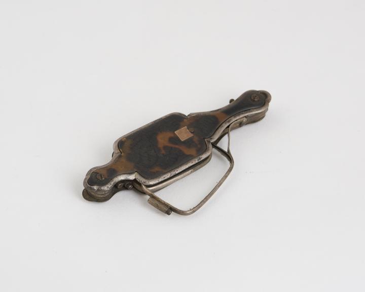 Hand, transverse folding, sprung spectacles