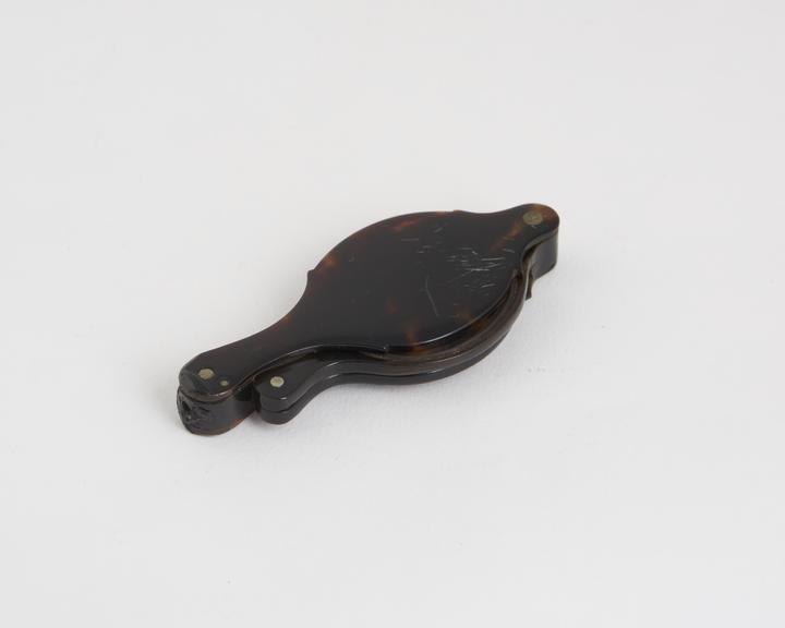 Hand, folding spectacles, tortoiseshell, English, 1801-1850