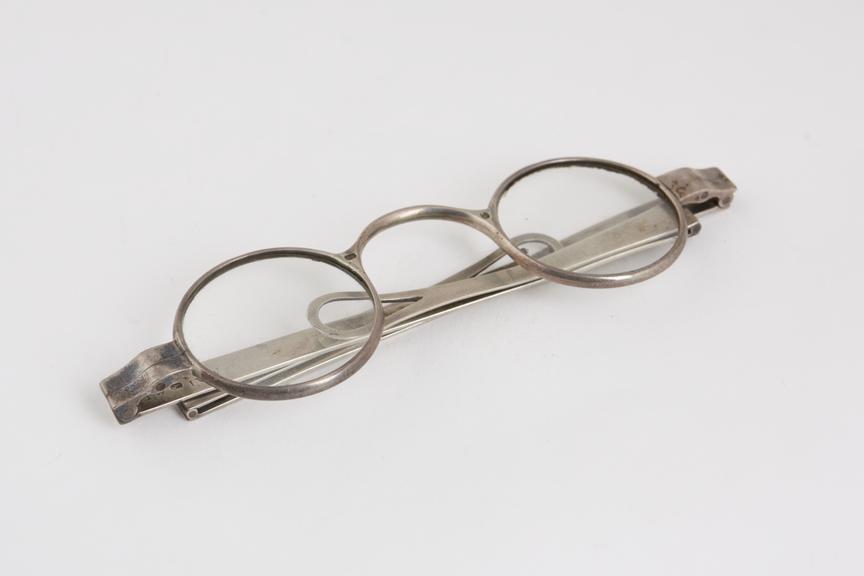 Transverse folding spectacles, silver, hallmarked London, 1787