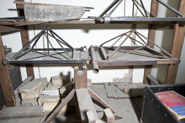 Iron frame for sculpture machine