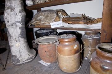 One large jar:  “Fresh plaster B Apl. Ist. 1818”