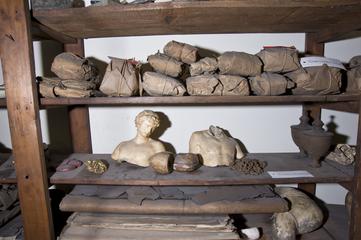 One piece of broken sealing wax