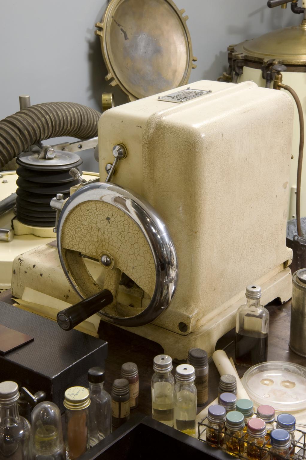 Automatic Rotary Microtome, England, 1950 | Science Museum Group Collection