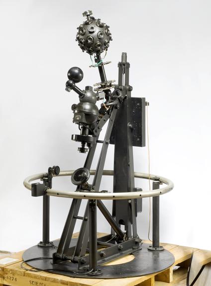 Small Zeiss planetarium projector, model number 30