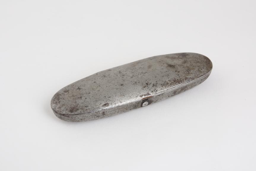 Snap lid spectacle case, steel, English, 1780-1830