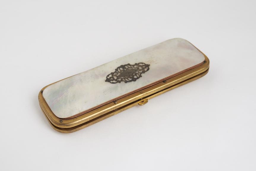 Spectacle case, snap lid, mother-of-pearl and gilt metal