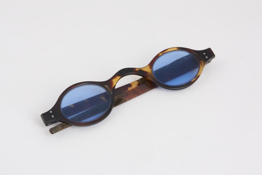 Spectacles, sunglasses, straight, tortoiseshell, metal hinges