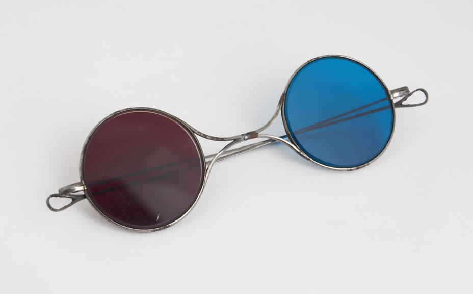 Straight, reversible, diagnostic spectacles | Science Museum Group ...