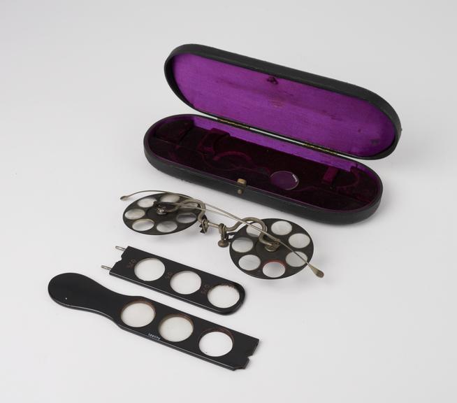 Harman's refractometer in leather case