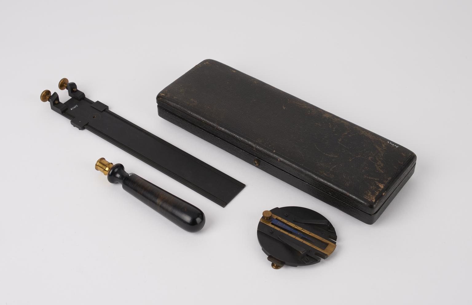 Young optometer, in case | Science Museum Group Collection