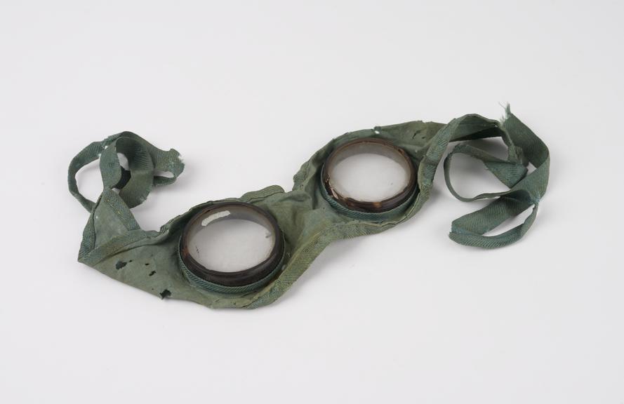 Horn rimmed protective spectacles in green cotton mask