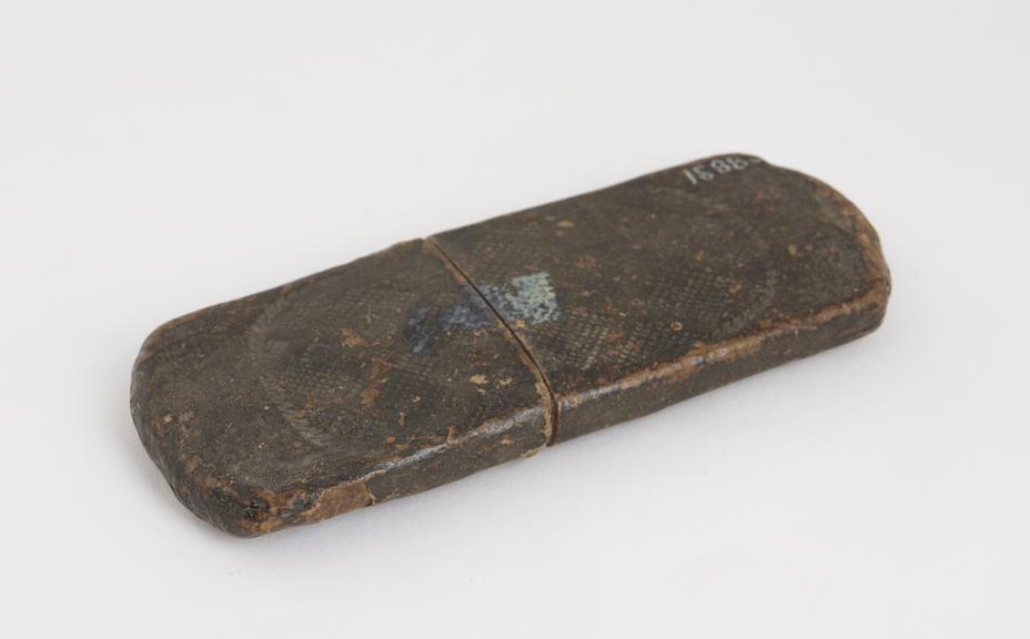 Pull off spectacle case, inscribed R D, leather, English