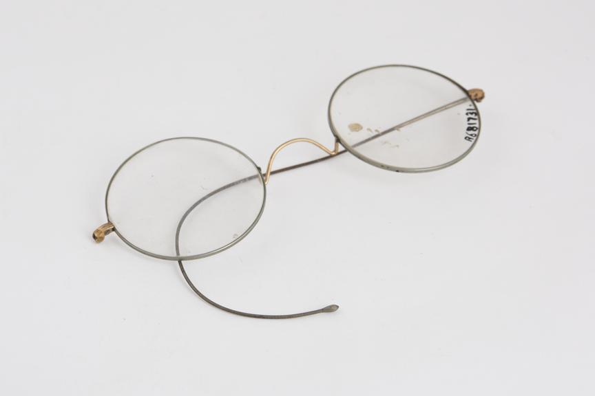 Coil spring spectacles, gilt, one side missing, English