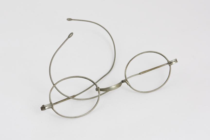 Coil spring spectacles, aluminium, European, 1870-1900