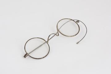 Coil spring spectacles, steel wire, English, 1801-1900