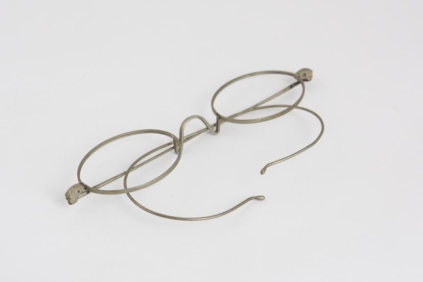 Coil spring, spectacles, aluminium, European, 1870-1900