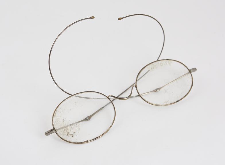 Billiard coil spring spectacles, steel wire, English, 1910-1925