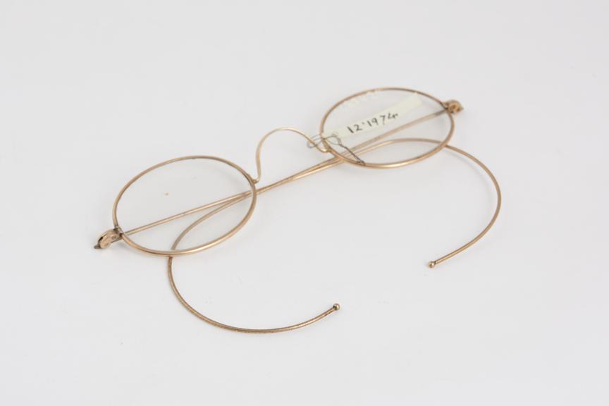 Curved spectacles, gold plated, English, early 20th century