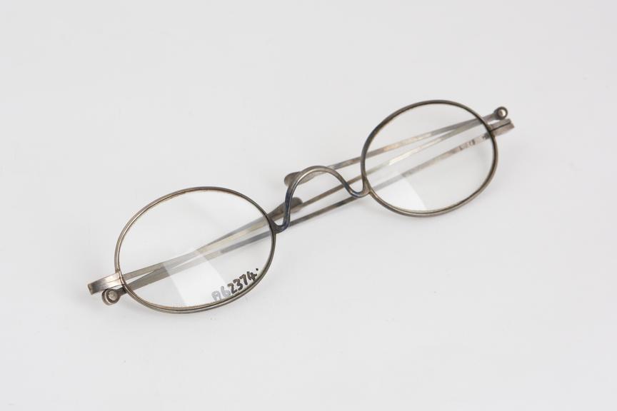 Turn pin spectacles, silver wire