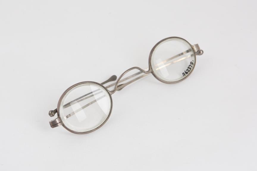 Turn pin spectacles, silver wire, London hallmark, 1876, by M.M