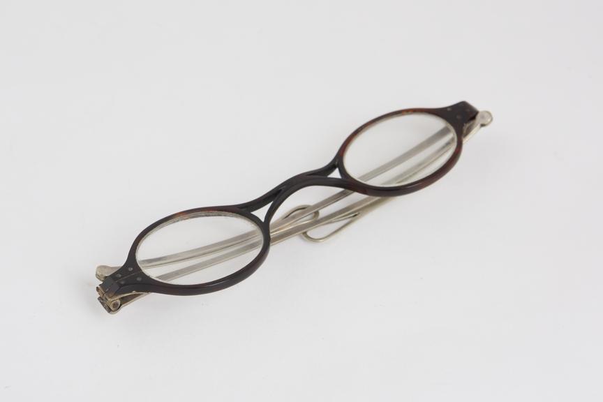 Turn pin spectacles, tortoiseshell frame, silver arms