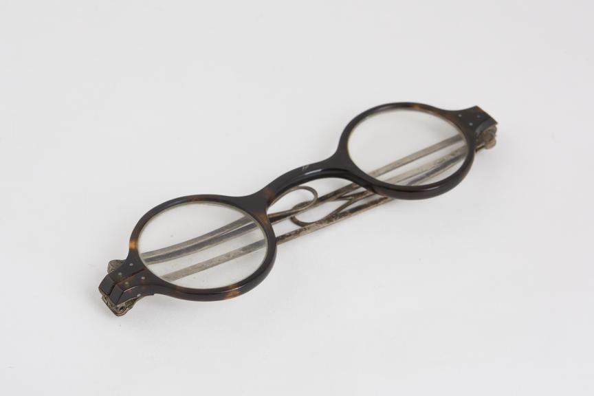 Turn pin spectacles, tortoiseshell frame, silver arms