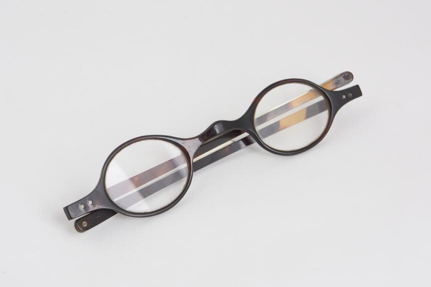 Turn pin spectacles, tortoiseshell, silver ends only, English