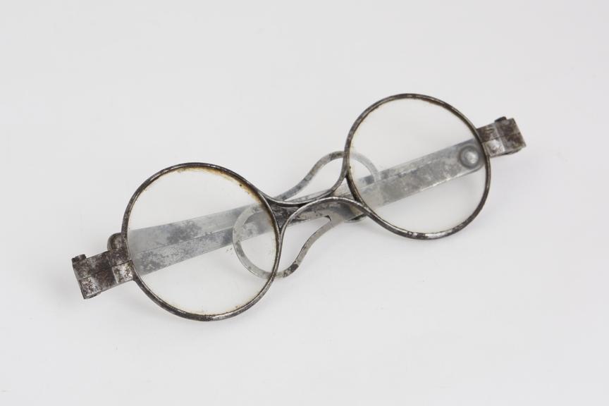 Turn pin spectacles, steel, reversible arch, French, 1751-1850