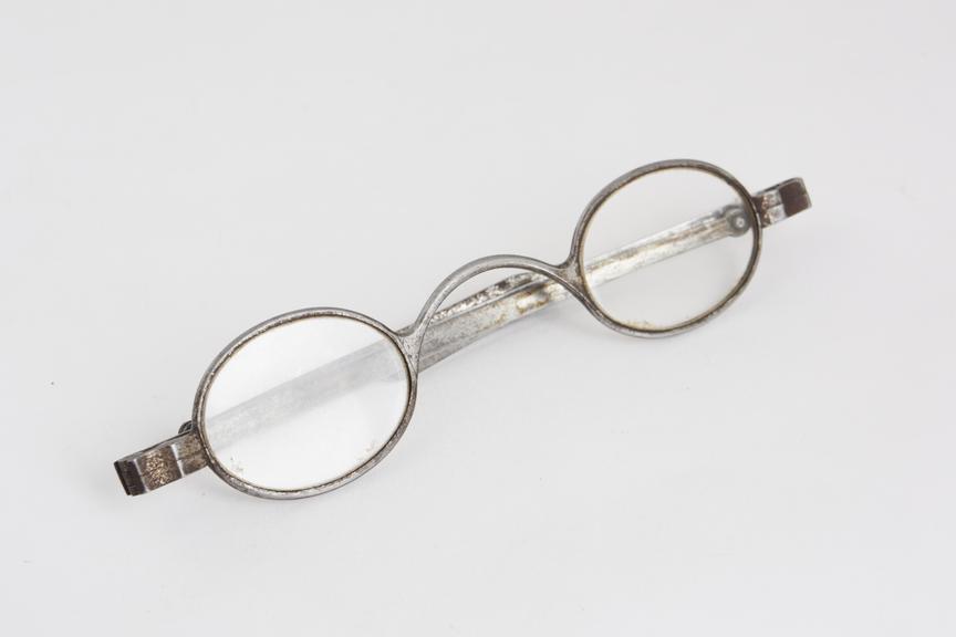 Turn pin spectacles, steel, English, 1780-1850