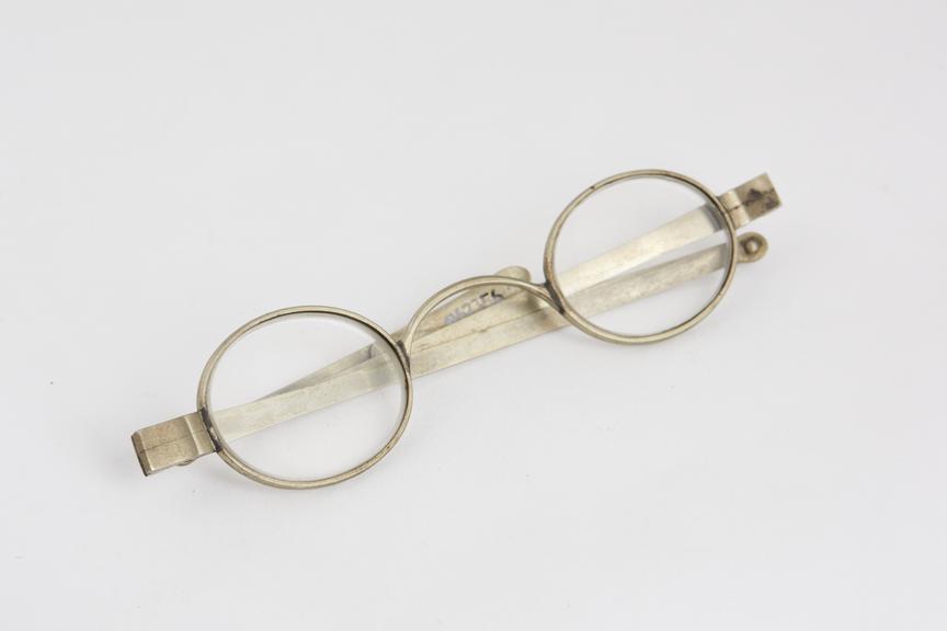 Turn pin spectacles, steel, owned by T.P., English, 1780-1850