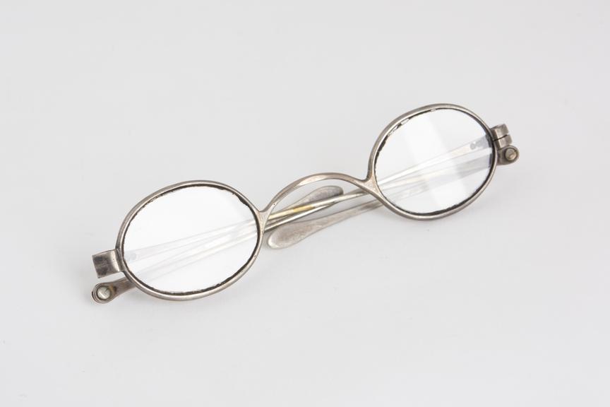 Turn pin spectacles, silver, London hallmark, 1834, by J.M