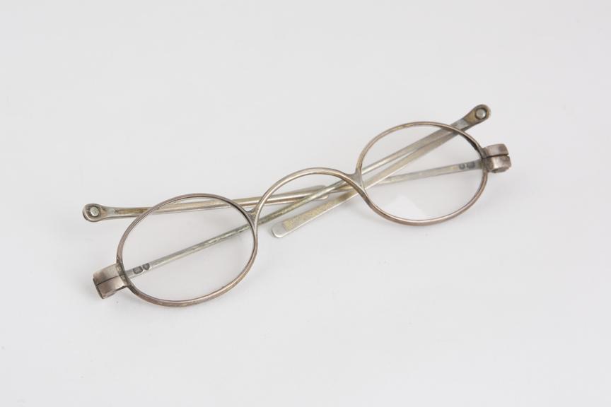 Turn pin spectacles, silver gilt, made by T.P