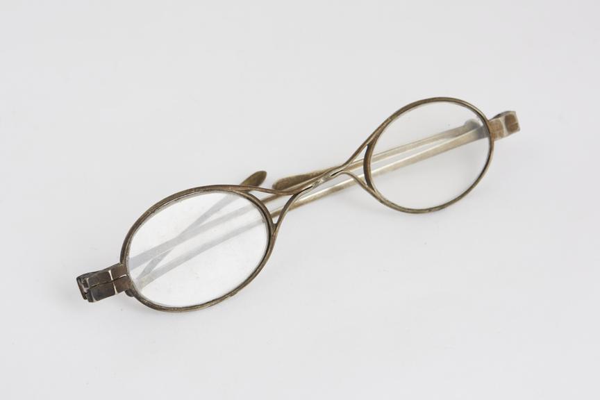 Turn pin spectacles, silver frame, French, 1801-1860