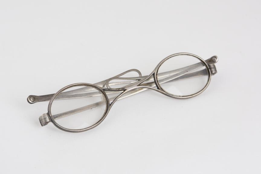 Turn pin spectacles, reversible, silver frame, Europe, 1820-1870