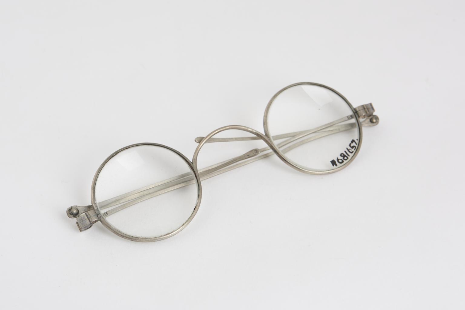 Spectacles Turned Turn pin spectacles | Science Museum Group Collection