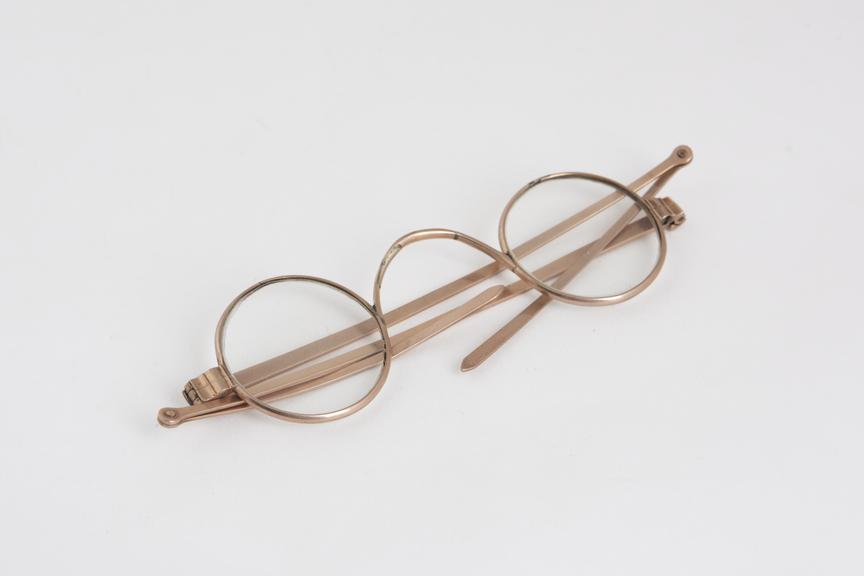 Turn pin spectacles, gold frames, Europe, 1801-1840