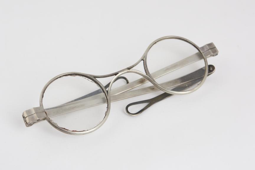 Turn pin spectacles, silver frames, Paris mark, signed EP