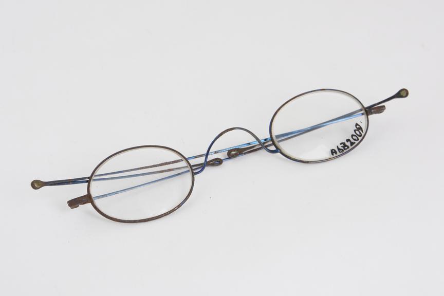 Turn pin spectacles, steel wire, English, 1801-1900