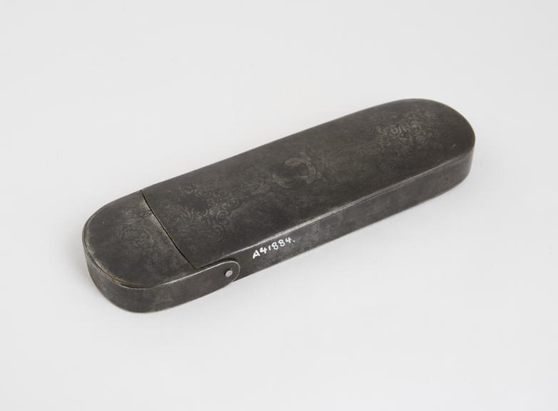 Spectacle case, frogmouth, steel, decorated, velvet lining