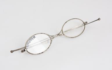 Turn pin spectacles