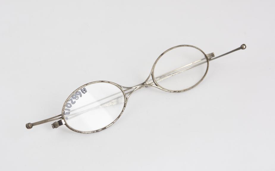 Turn pin spectacles, steel wire, English, 1801-1920