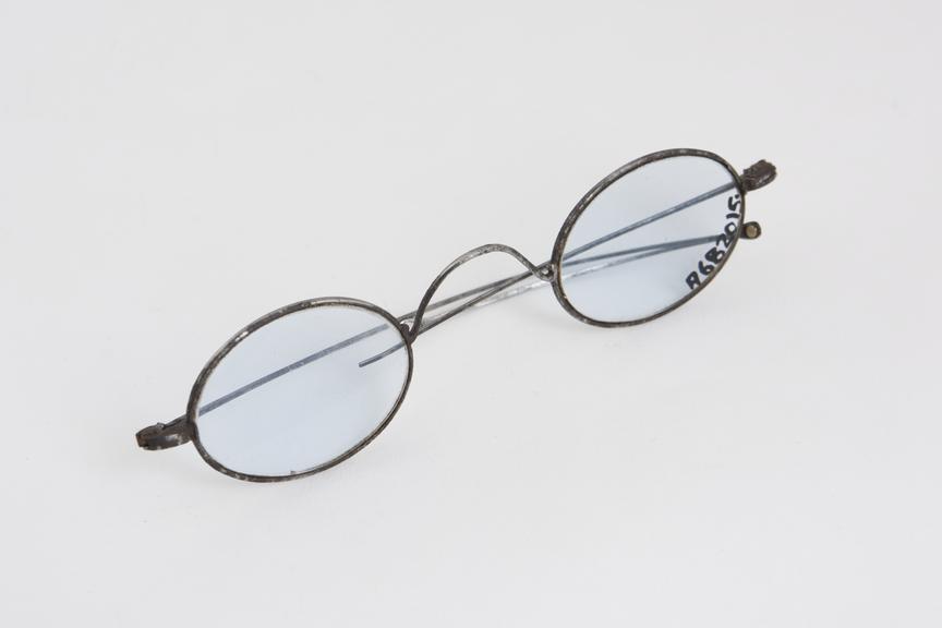 Turn pin, tinted spectacles, steel wire, English, 1801-1920