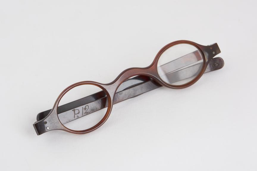 Turn pin spectacles | Science Museum Group Collection